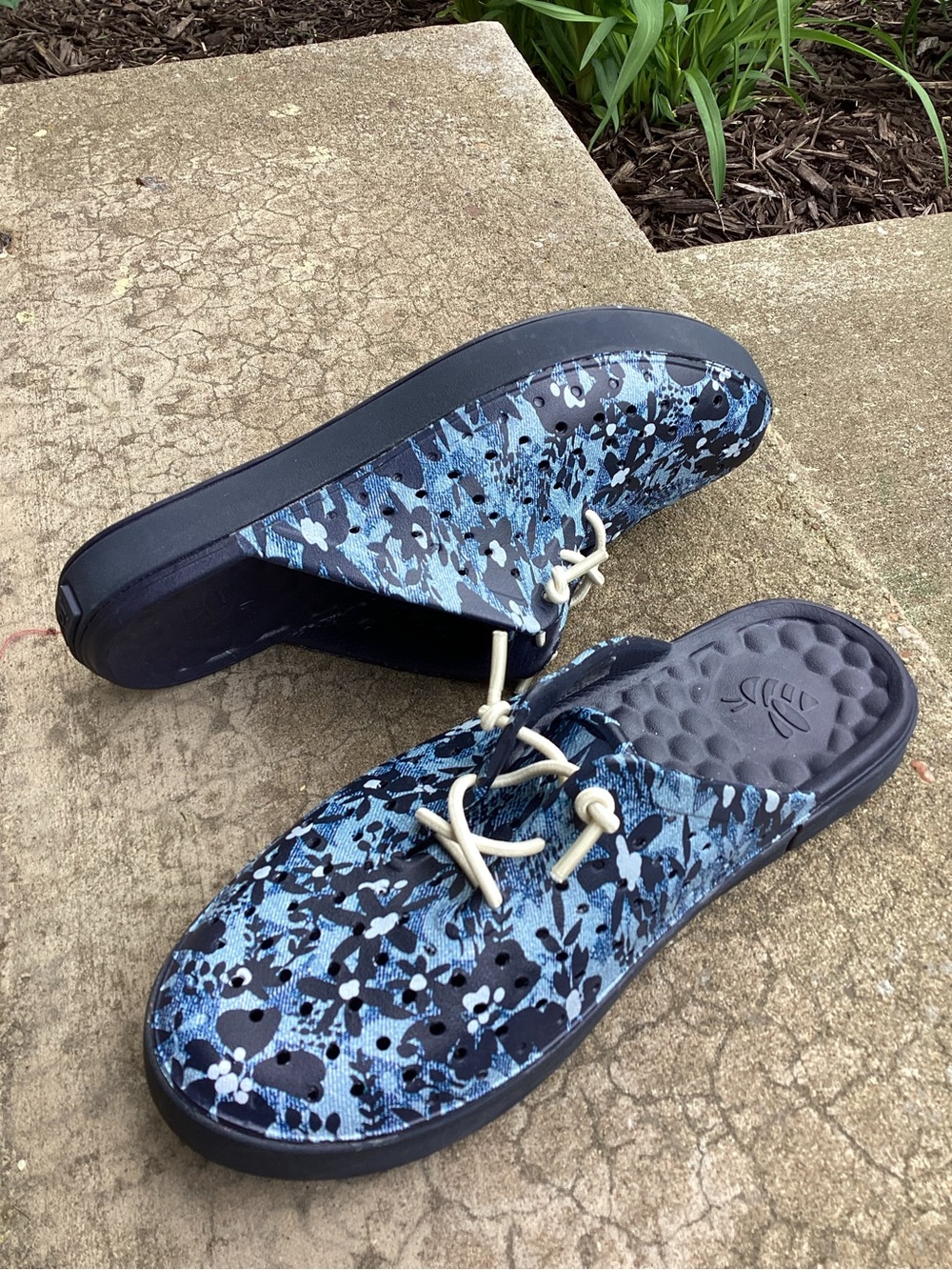 Joybees Blue Floral Slip On Water Clogs Comfort Garden Shoes Women’s 7